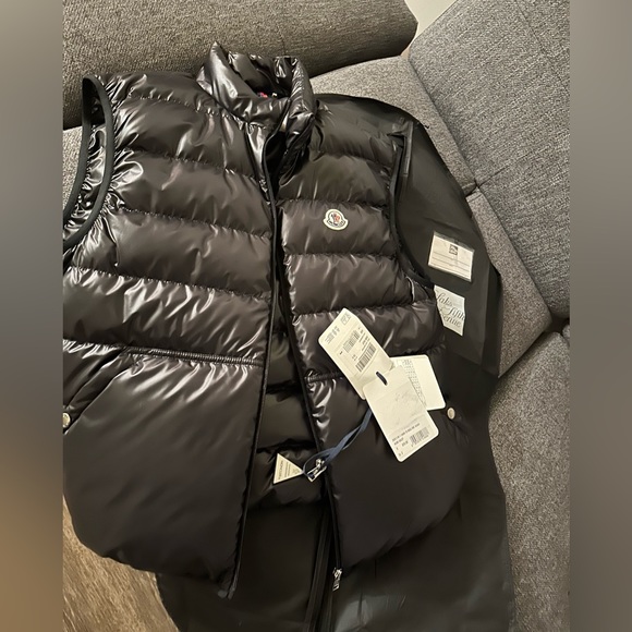 Moncler Man Aube Quilted Vest - Picture 2 of 7